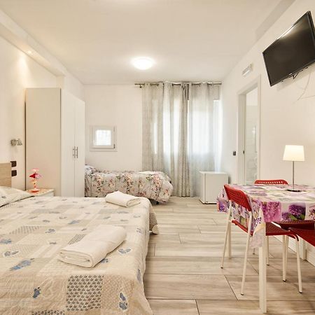 Venice Pink House Hotel Маргера Екстериор снимка