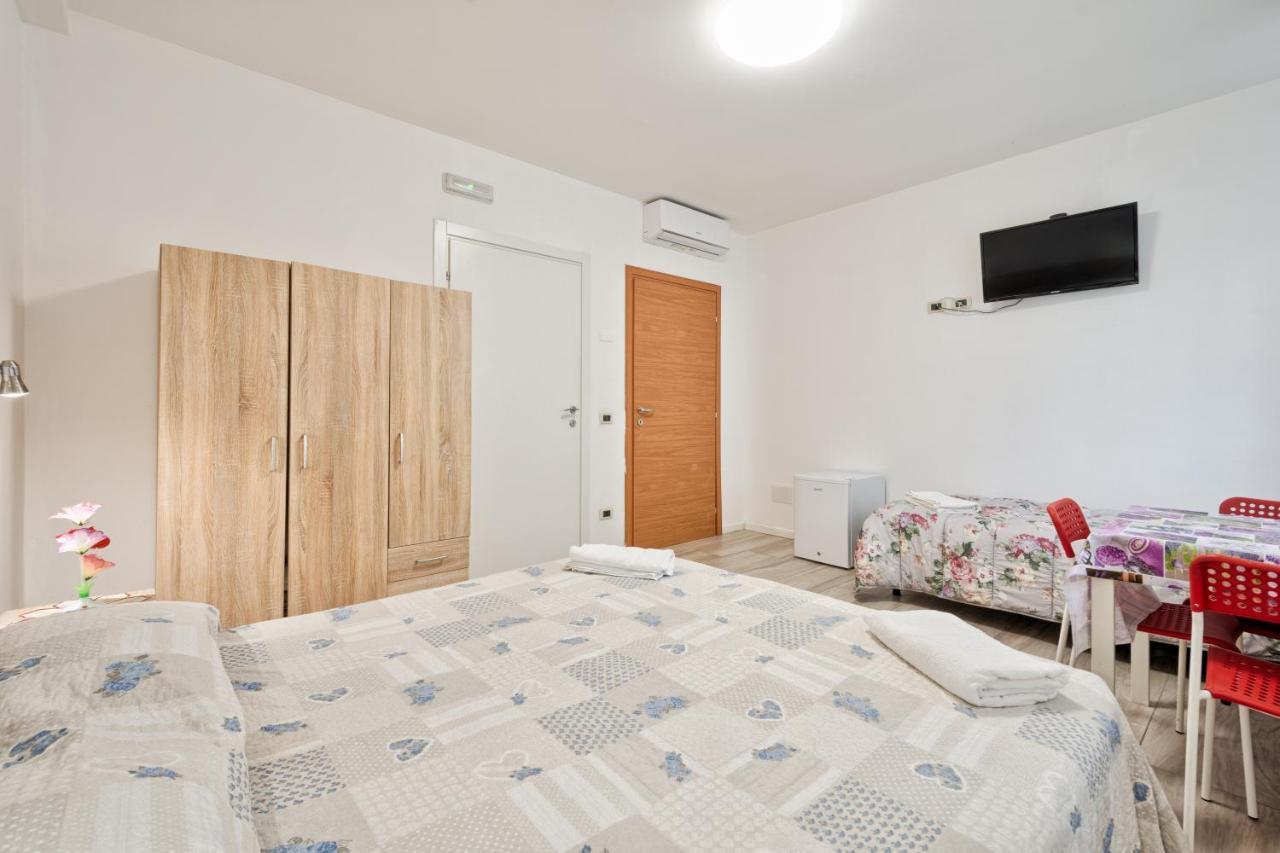 Venice Pink House Hotel Маргера Екстериор снимка