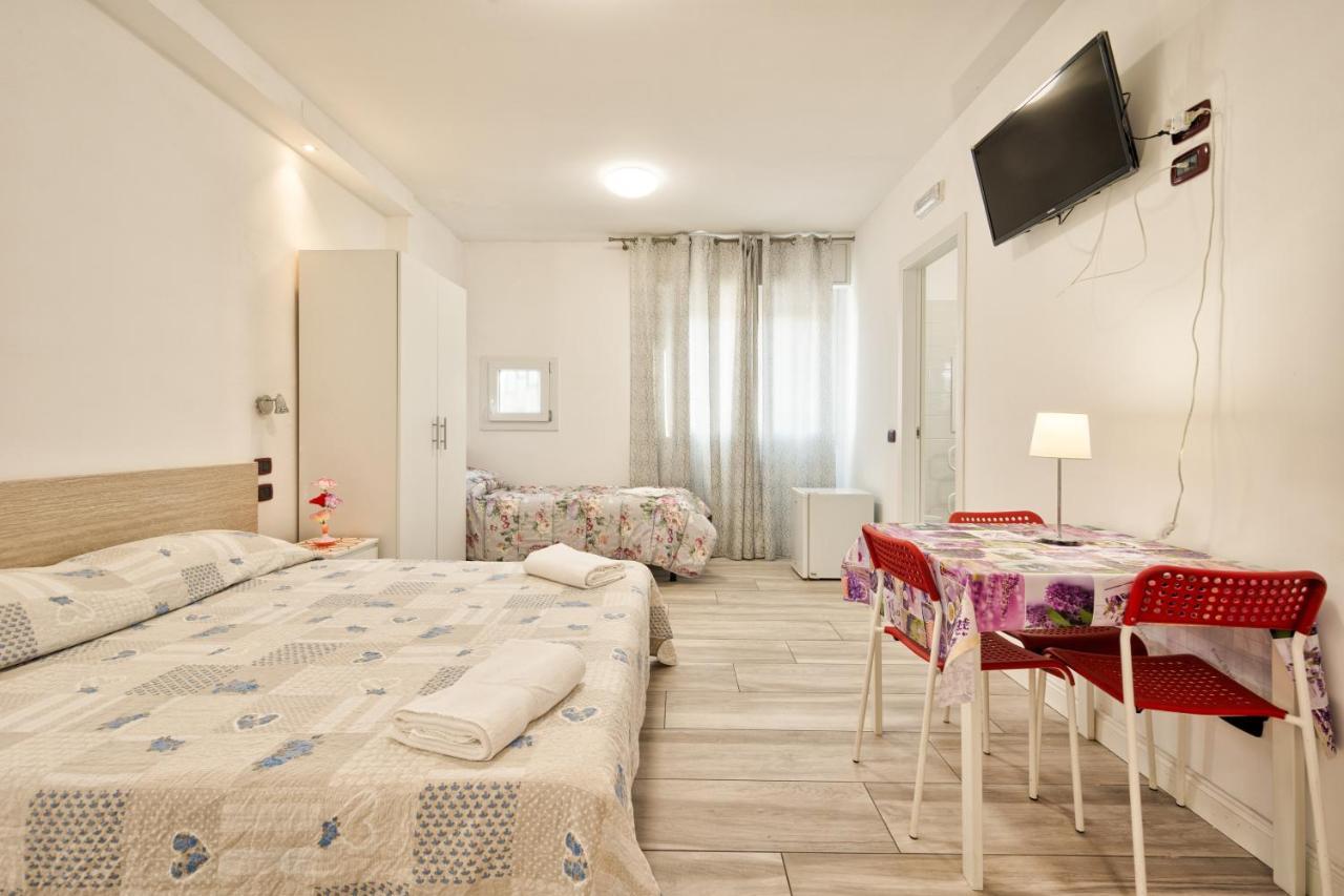 Venice Pink House Hotel Маргера Екстериор снимка