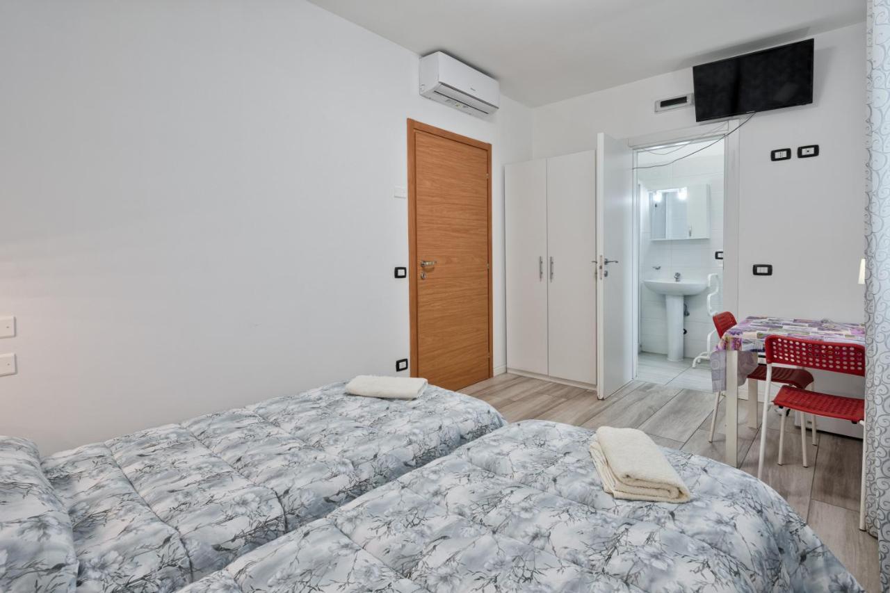 Venice Pink House Hotel Маргера Екстериор снимка